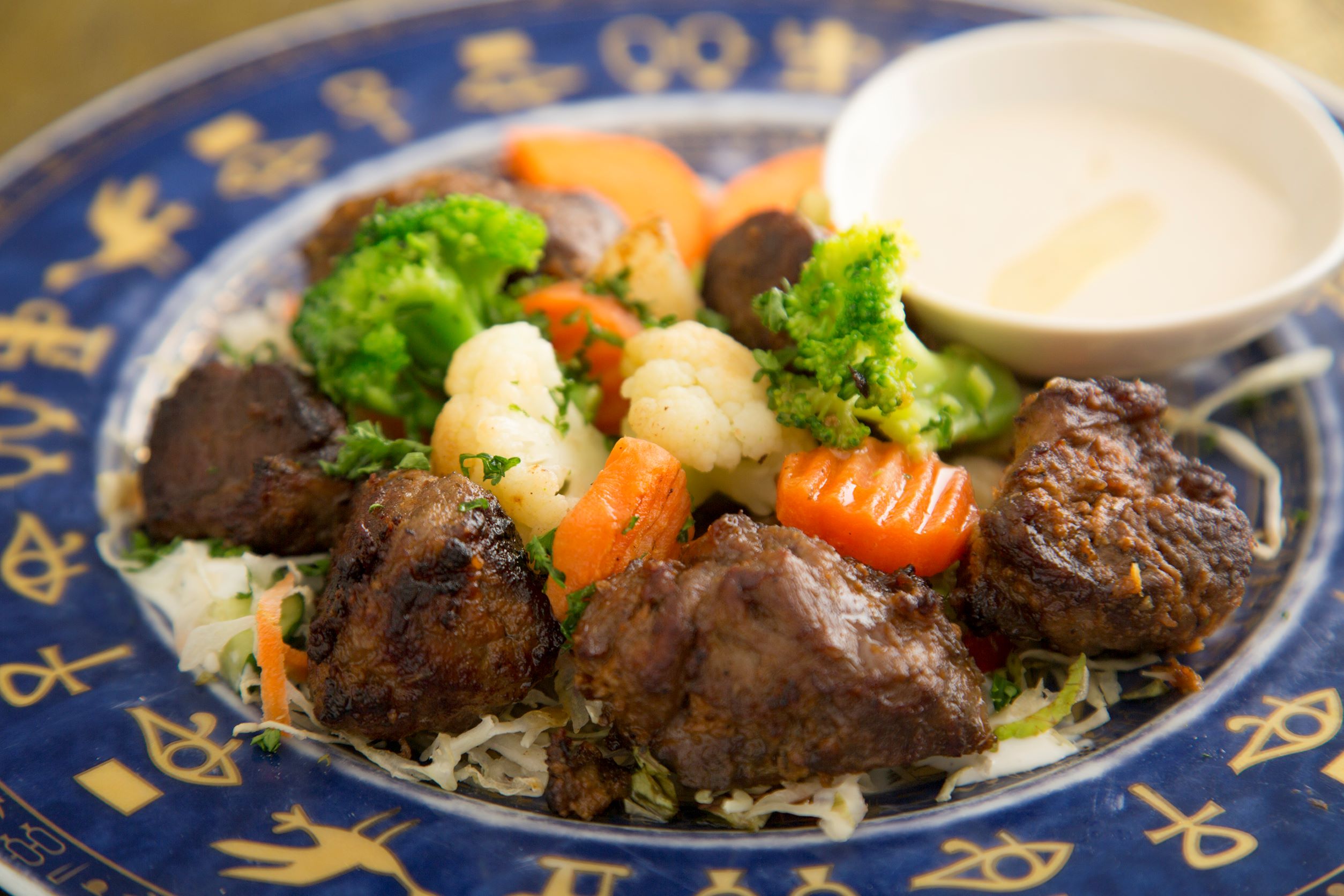 At Nefertiti Tokyo, all of our dishes are prepared in accordance with halal certification, ensuring a 100% halal dining